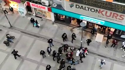İzmir’de Boğaziçi direnişine destek eylemine polis müdahalesi