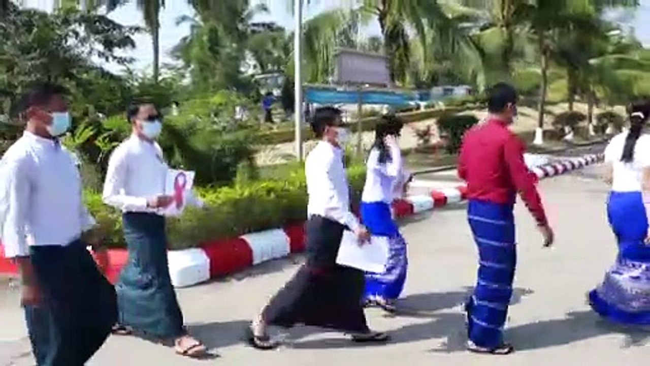 Μιανμάρ: Στους δρόμους δάσκαλοι και φοιτητές υπέρ της Αούνγκ Σαν Σου Κι