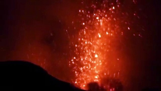 Извержение вулкана Этна: вид из космоса