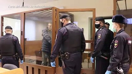 Navalni denuncia persecución política al comparecer en juicio por difamación