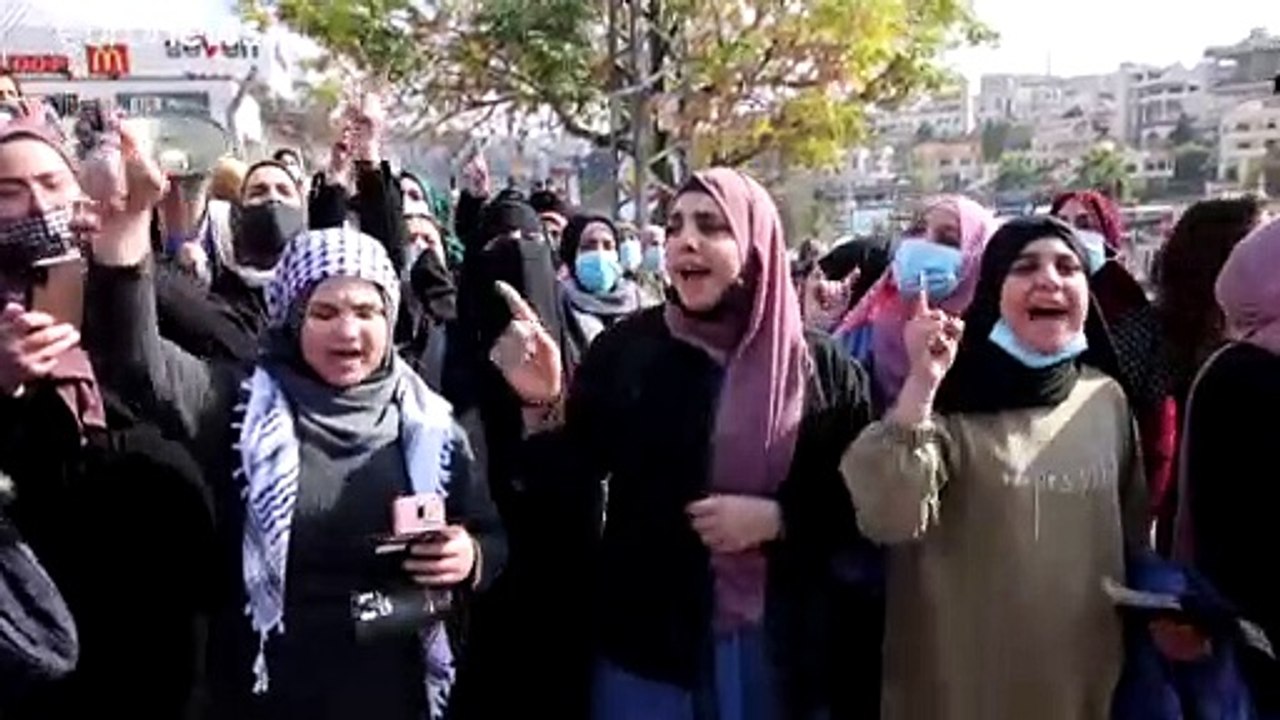 فلسطينيو الداخل يتظاهرون في أم الفحم بعد مقتل ش...