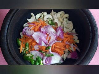 Cashew and carrot curry