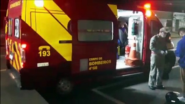 Passageiro de moto fica ferido em colisão contra carro na Rua Leonardo da Vinci, no Interlagos