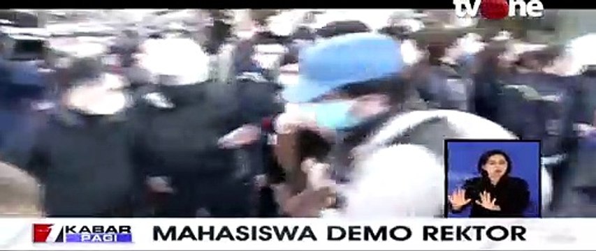 Aksi Protes Penolakan Rektor Baru Berakhir Ricuh