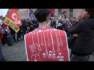 Suppression des contrats aidés : "détruire le tissu associatif c'est attaquer la démocratie"