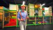 Blippi Español Jugando en el Patio de Juegos | Aprende Sobre Colores y Músculos para Niños