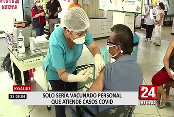 Personal de EsSalud que se encuentra en área COVID serán beneficiados con la vacuna