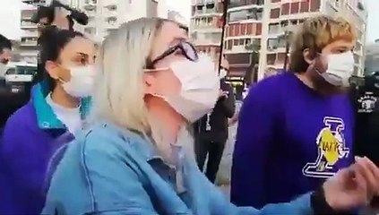 Polisin, vatandaş ve vekillerle LGBTİ+ tartışması: "Öyle bir bayrak yok"