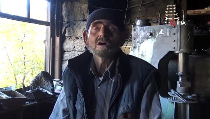 63 yıldır ekmeğini ateş ve örsten çıkarıyor