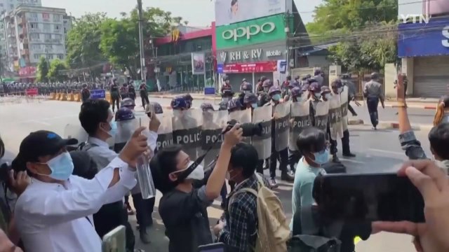 미얀마에서 수천 명 쿠데타 반대 거리 시위 / YTN