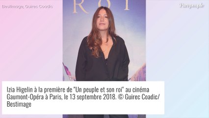 Izia Higelin : Nue dans son lit, elle dévoile ses seins sur une photo intime
