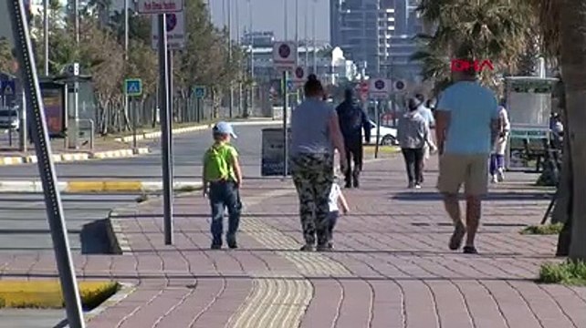 Antalya'da sahiller turistlere kaldı
