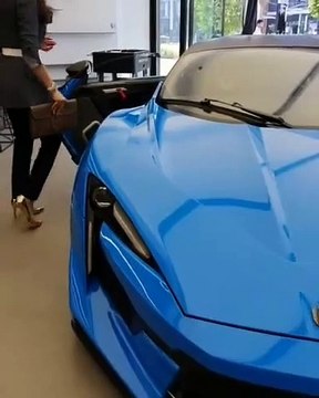 لجين عمران تثير الجدل بفيديو جديد لسيارة فارهة