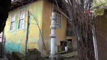 Amasya’da Bir Evin Bahçesindeki Yaklaşık 2 Metrelik Minare Görenleri Şaşırtıyor