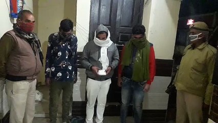 जुए के अड्डे पर छापेमारी, तीन गिरफ्तार