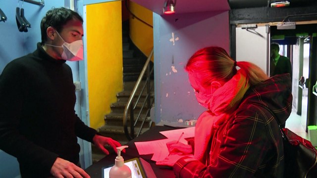 Vaccini anti Covid nelle discoteche. A Parigi i tamponi si fanno anche nei locali