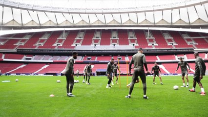 Descargar video: Entrenamiento del Atlético de Madrid en el Wanda Metropolitano