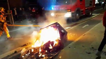 Crema d'objectes després de la concentració contra l'acte de Vox a Vic