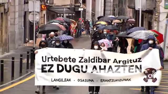 Decenas de vecinos de Eibar demandan respuestas un año después del derrumbe en el vertedero de Zaldibar