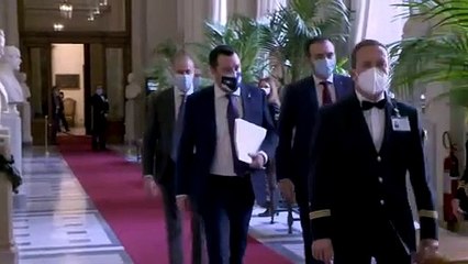 Марио Драги добился поддержки "Движения 5 звёзд" и "Лиги"