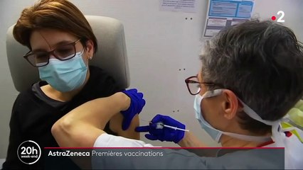 Covid-19 : premières vaccinations de soignants avec le vaccin AstraZeneca