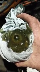 Un filtre à huile plein d'air essaie de communiquer