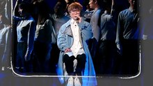 泪目！毛不易演唱《像我这样的人》 愿每一个人都向阳而生「2021网络春晚」