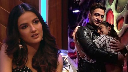 Bigg Boss 14; Jasmin ने घर में जाते ही Aly को जोर से लगाया गले, Emotional हुए घरवाले |FilmiBeat