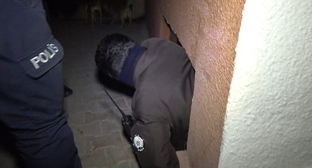 İnternet kafeye polis baskını, havalandırmadan kaçmaya çalıştılar