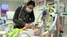 Karın bölgelerinden yapışık olarak dünyaya gelen bebekler, 101 gün sonra ailelerine kavuştu