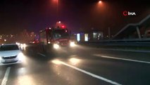 Haliç Köprüsü'nde dumanlar yükselen otomobil alev alev yandı