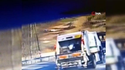 Uludağ yolunda kamyonun devrilme anı kamerada
