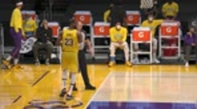 Touchdown Lakers! LeBron unleashes monster throw
