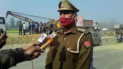 अनियंत्रित होकर पलटी बस