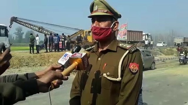 अनियंत्रित होकर पलटी बस