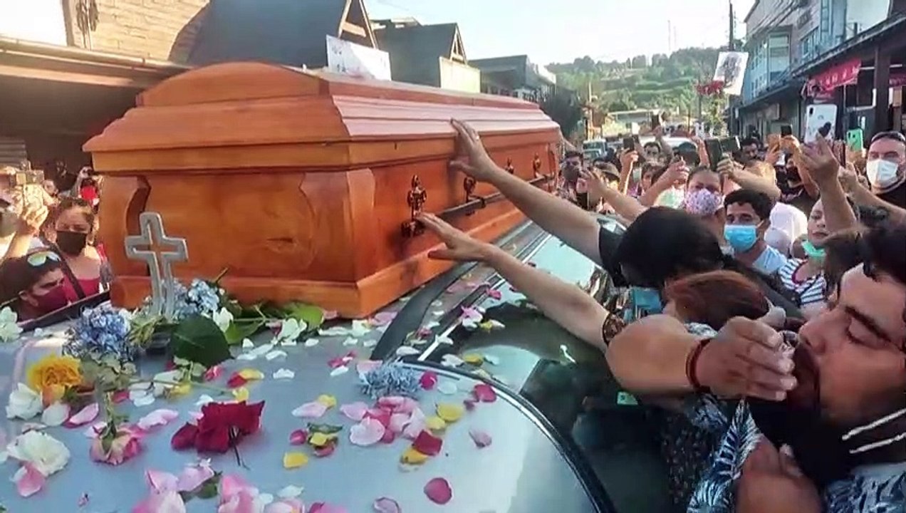 Rathaus in Flammen: Gewaltausbrüche nach Tod eines Jongleurs