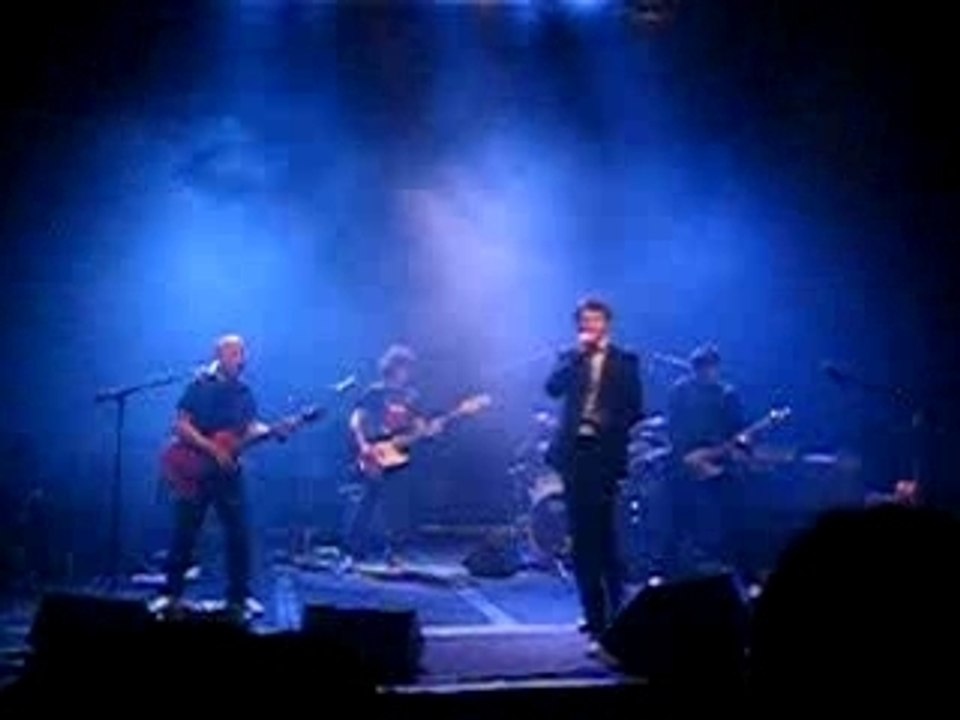 les petites bourrettes-sous les jupes à fleurs