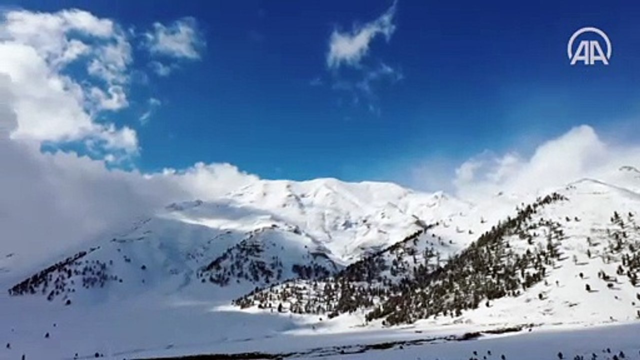 'Beyaz gelinliğini' giyen Toros Dağları, doğa yürüyüşçülerinin rotası oldu