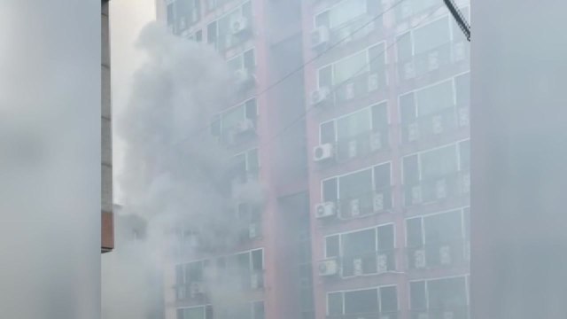 대전 괴정동 아파트 화재...3명 다치고 수십 명 대피 / YTN