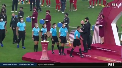 Un cheikh a-t-il vraiment refusé de saluer des femmes arbitres après un match de foot? Le Qatar répond et plaide un "malentendu"