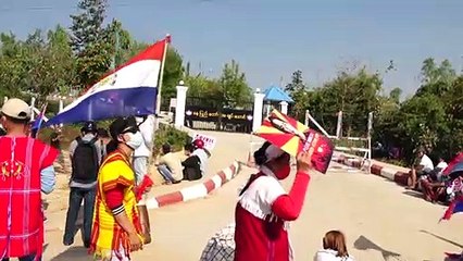 Birmaneses voltam às ruas contra o golpe