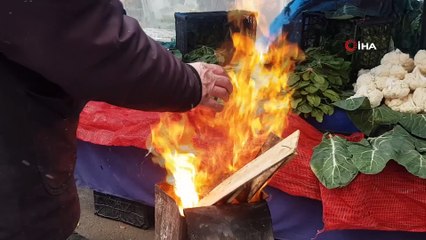 Pazarcıların Kar Altında Zorlu Ekmek Mücadelesi