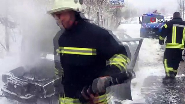 - Alev alan araç yanarak kullanılamaz hale geldi