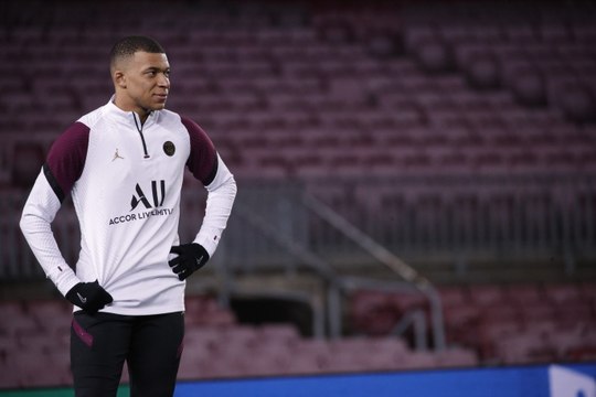 Replay : Conférence de presse et entraînement veille de FC Barcelone - Paris Saint-Germain