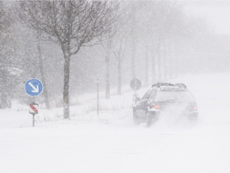 Schneechaos in deutschland: "lieber zuhause bleiben!"
