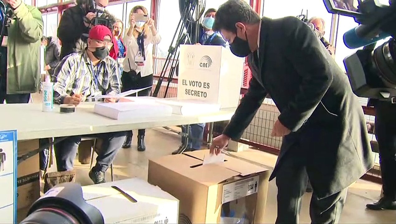 Ecuatorianos empadronados en Consulado de Madrid votan en una jornada "especial"