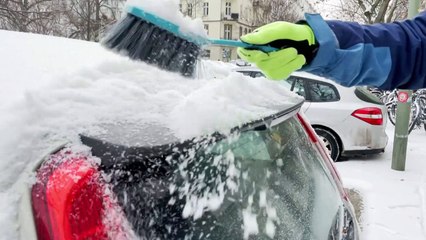 Wintereinbruch sorgt für Verkehrsbehinderungen