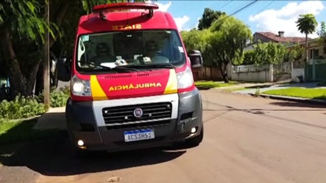 Após escorregar e cair na calçada, mulher fica ferida e Siate é mobilizado