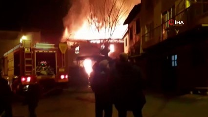 Nallıhan'da çıkan yangında 2 ev alev alev yandı: 1 yaralı