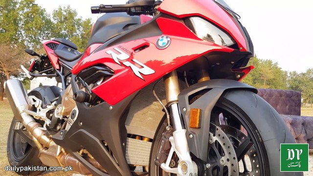 BMW ki 80 lakh ropay ki heavy bike, iskay herat angeiz features aap b janiye